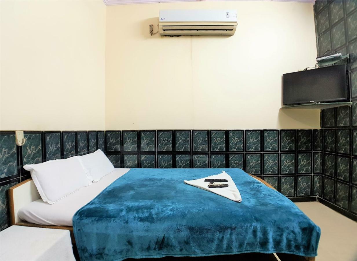 Hexa Metro Plaza Hotel Mumbai  Buitenkant foto